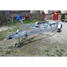 Trailer with breaking system