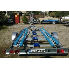 Trailer with breaking system