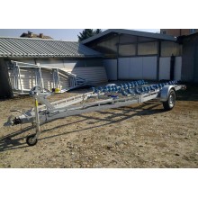 Trailer with breaking system