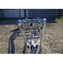 Trailer with breaking system