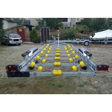 Trailer with breaking system
