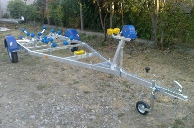 Trailer GRP hulls tilting stern